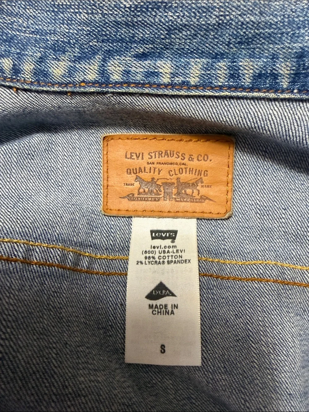 Levi's Women Blue Denim Jacket with Red Tab